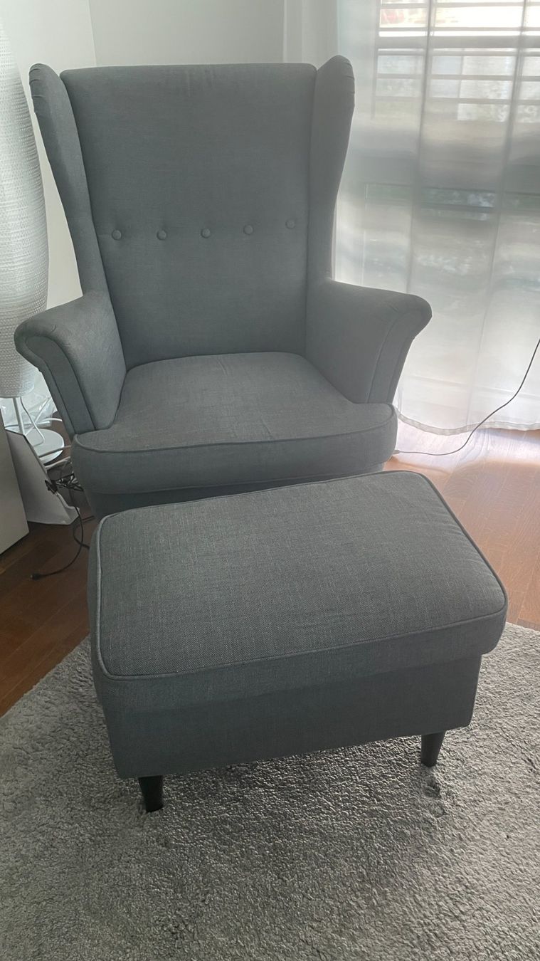 Ikea Poltrone: IKEA Ohrensessel mit hocker – Usato da Dietikon venduto da gys_8mcb