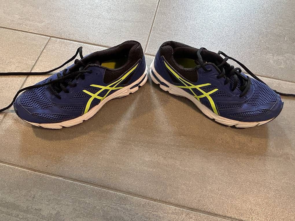 Chaussures garçon: Asics Laufschuhe Gr. 38 – D'occasion à Thalheim an der Thur par Iselisberger 2