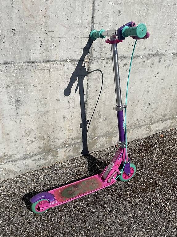 Fahrzeuge für Kinder: Trottinette enfant pliable rose – Gebraucht aus Yverdon-les-Bains von Xtofprod01 1