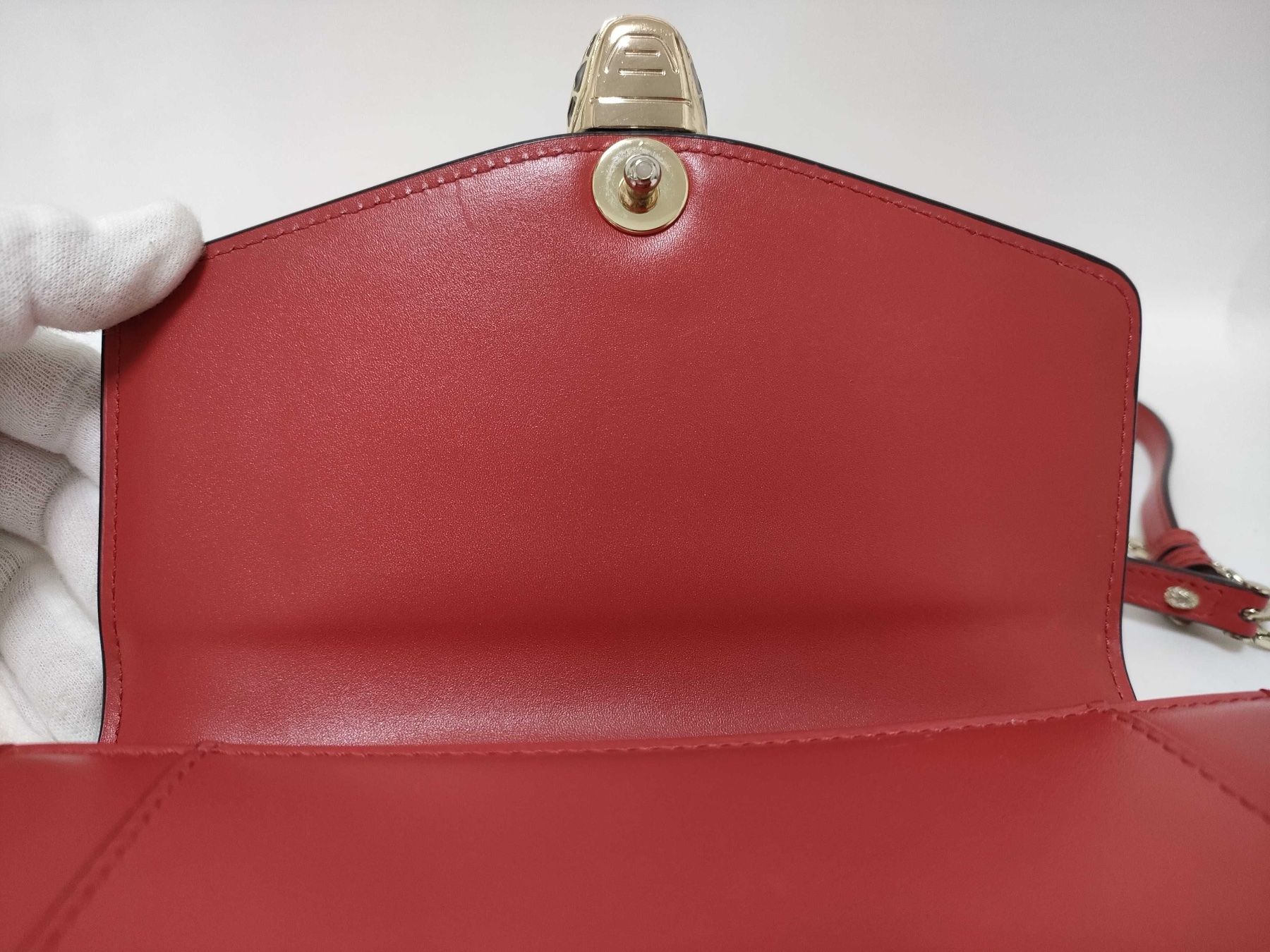 Bulgari Borse da donna: Wunderschöne Bulgari Serpenti Forever Top-Handle Bag in Rot – Usato da St. Gallen venduto da Love_Luxury 6