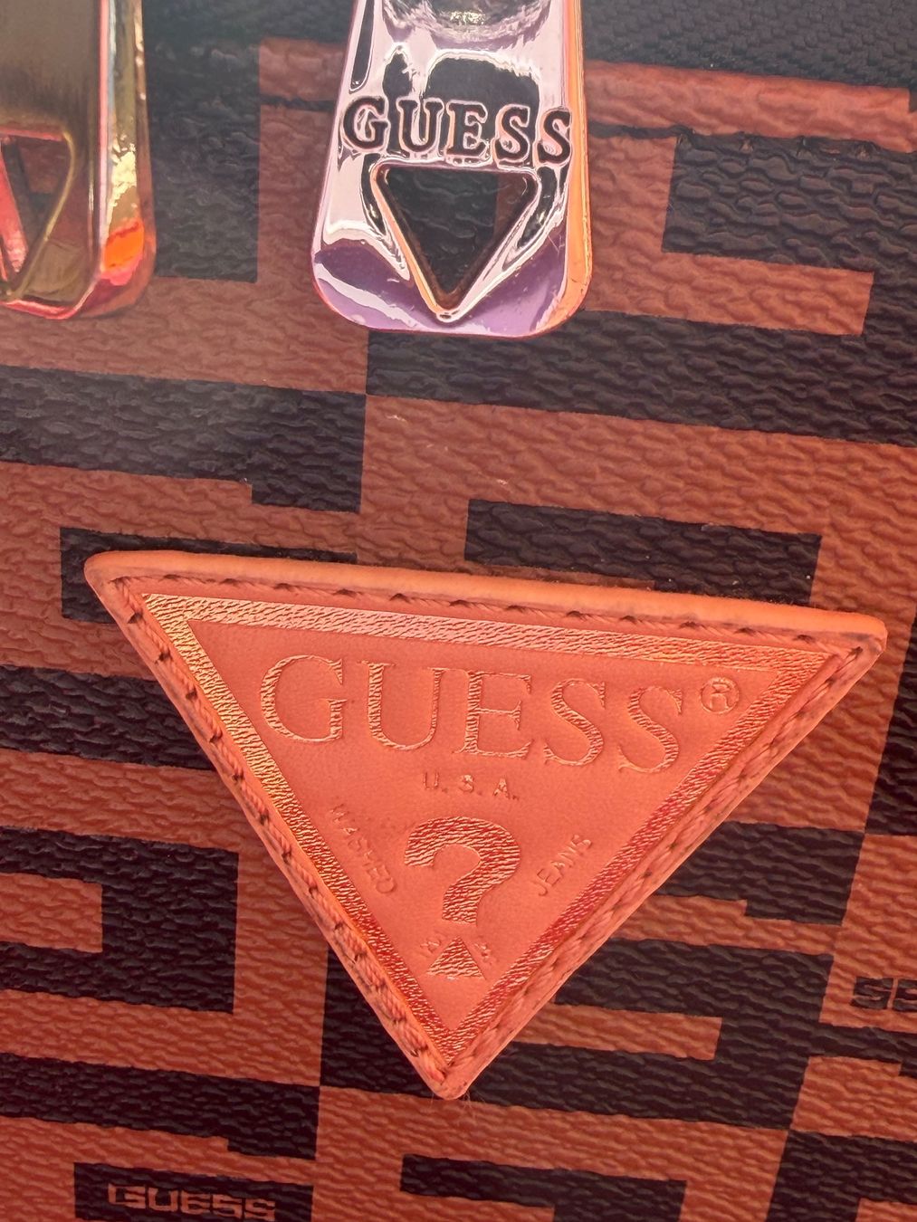 Guess Custodie per cosmetici: Guess - grosse Beauty Case - Neuwertig – Usato da Cugnasco venduto da tizianaq 7