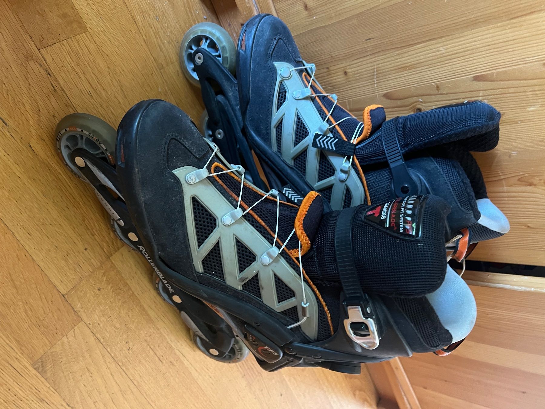 Pattini in linea & Pattini a rotelle: Rollerblades inlineskates 44.5 Aero – Usato da Münchenbuchsee venduto da mesothorium