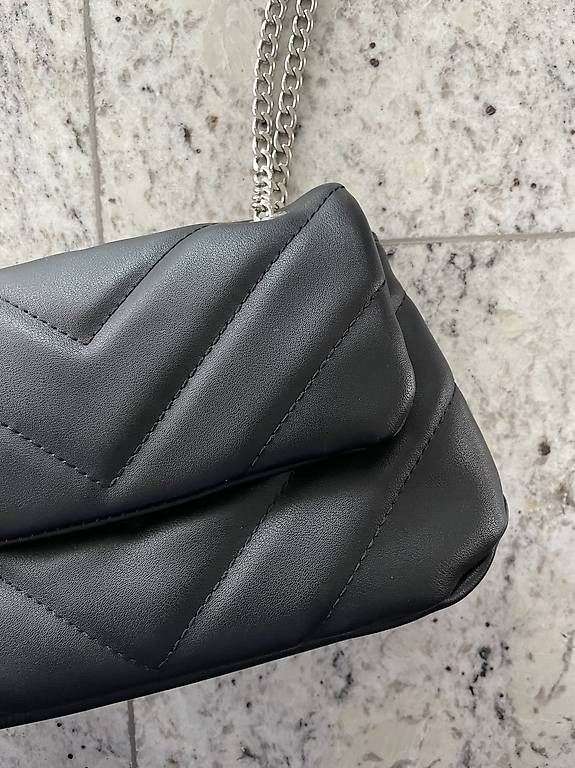 Borse da donna: Borsetta nera di Bershka – Usato da Ascona venduto da eli_nq6c 1