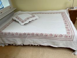 Bett Tagesdecke
