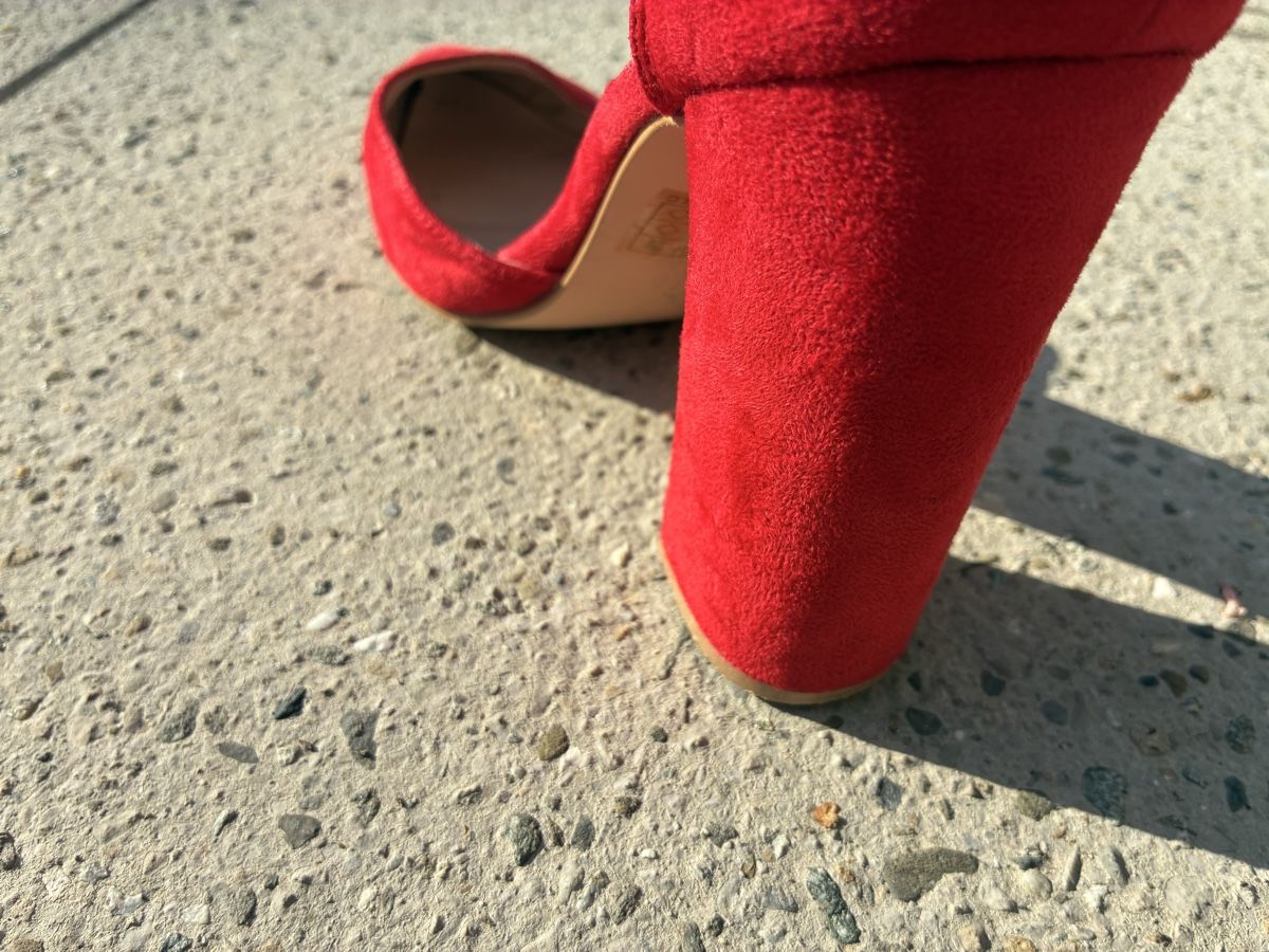 Damenschuhe: Red Suede Ankle Strap Heels Size 40 Used – Gebraucht aus Zuoz von noe_g2f5 8