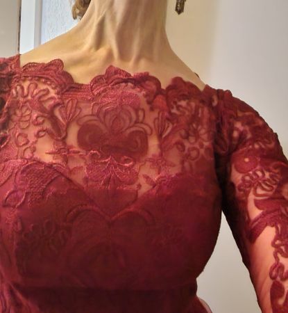 Robe dentelle rouge t.36 neuve