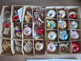 24 alte bis antike Glas Weihnachtskugeln. Gemäss Bildern