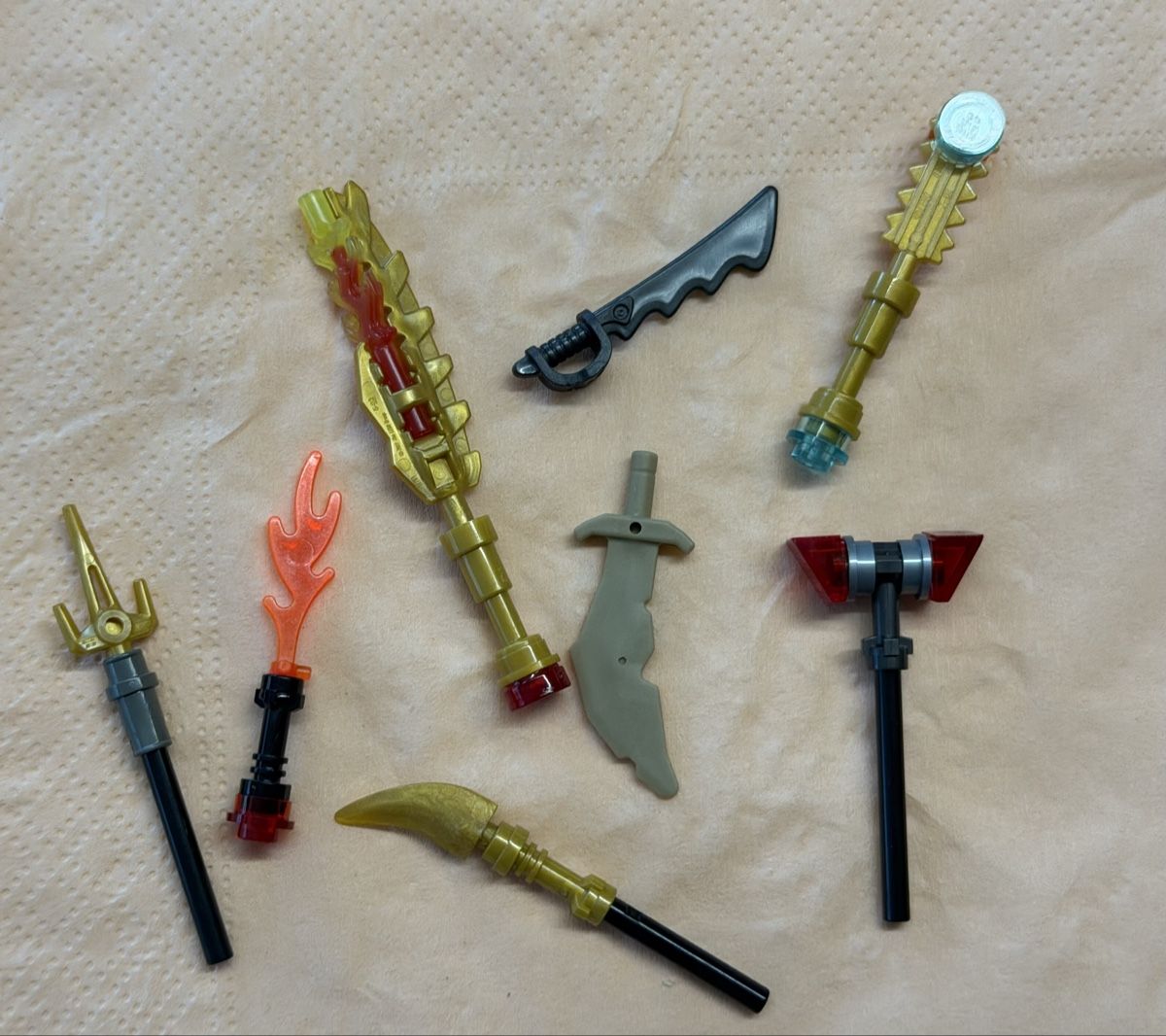 Lego Spielzeuge: Diverse Lego Waffen Sammlung! Schwerter, Aexte . – Gebraucht aus Rheinfelden von zim_2hqc