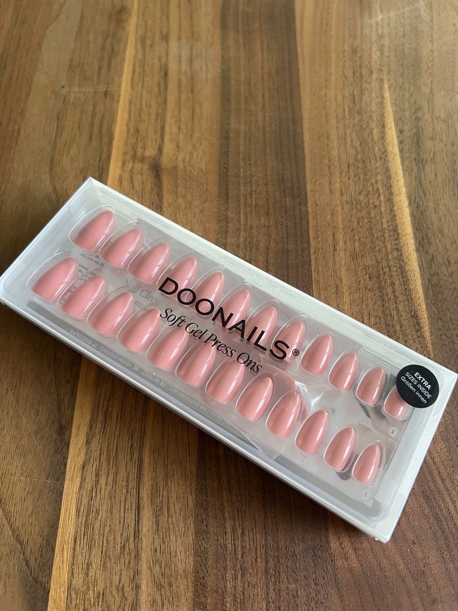 Unghie finte: DOONAILS Peach Please Short Almond Soft Gel Press Ons – Nuovo e nell'imballaggio originale da Luzern venduto da sr.luzern