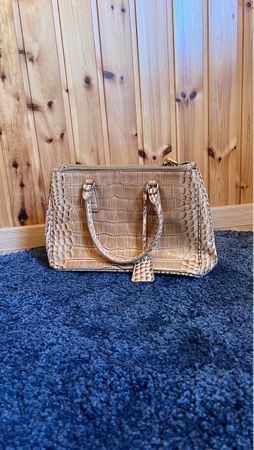 Geprüfte Prada Tasche mit Krokodil optik Luxus