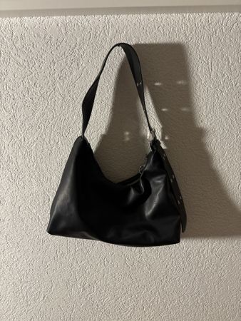 Sac à main noir pull&bear avec sangle ajustable état correct