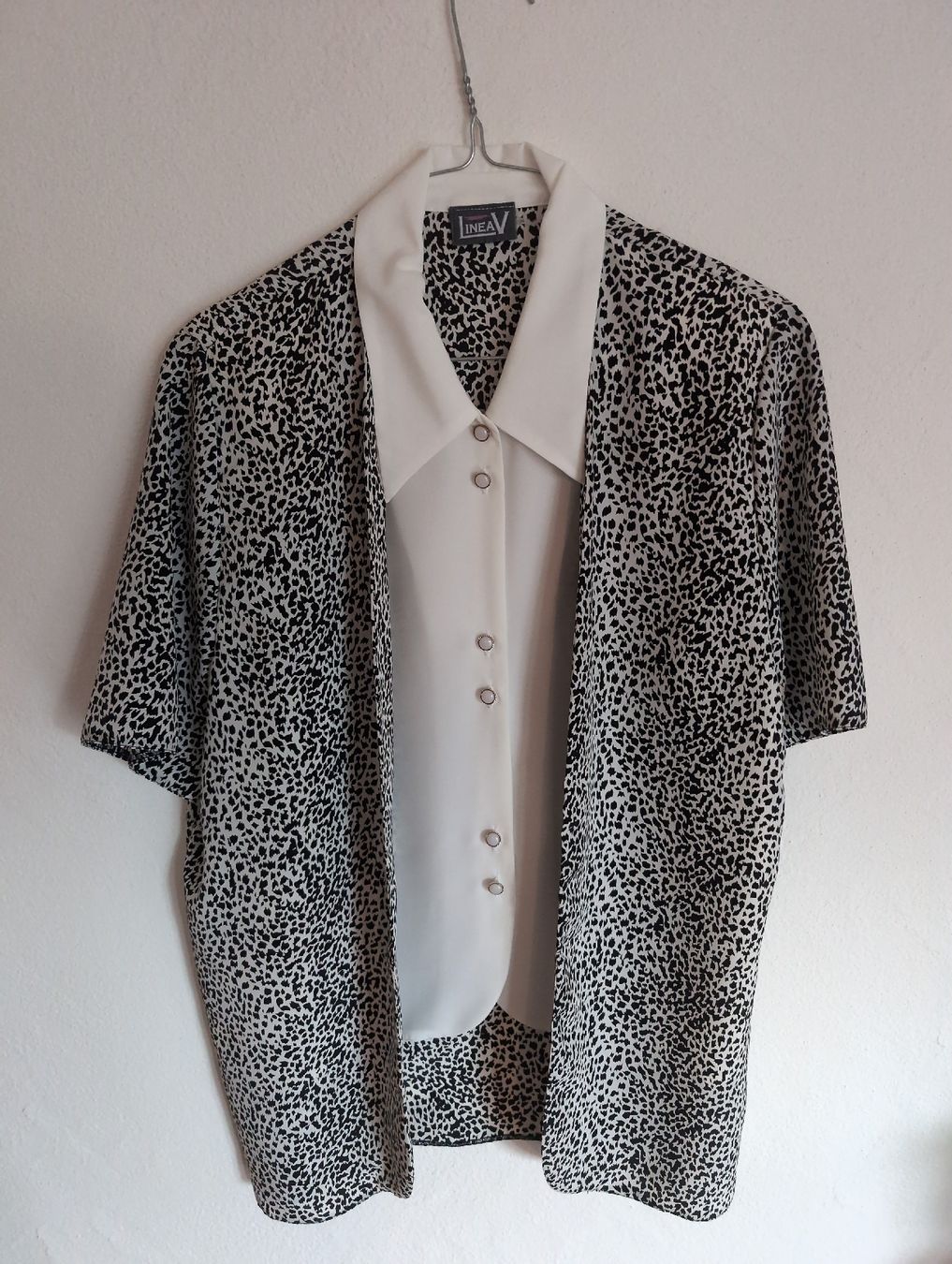 Blusen: Linea V Damenbluse, Gr. 40, schwarz/weiss, chic – Gebraucht aus Unterägeri von Fiobi