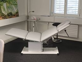 Massageliege elektrisch, neuwertig