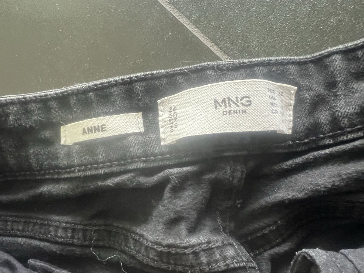 Mango Jeans: Schwarze Mango Jeans, Gr. 32, – Nuovo (secondo la descrizione) da Bilten venduto da and_6hjn
