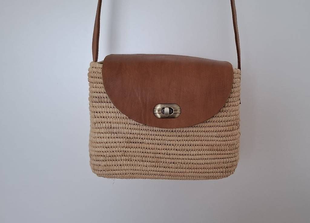 Taschen für Damen: NEU Geflochtene Umhängetasche – Neu (gemäss Beschreibung) aus Root D4 von DMA02