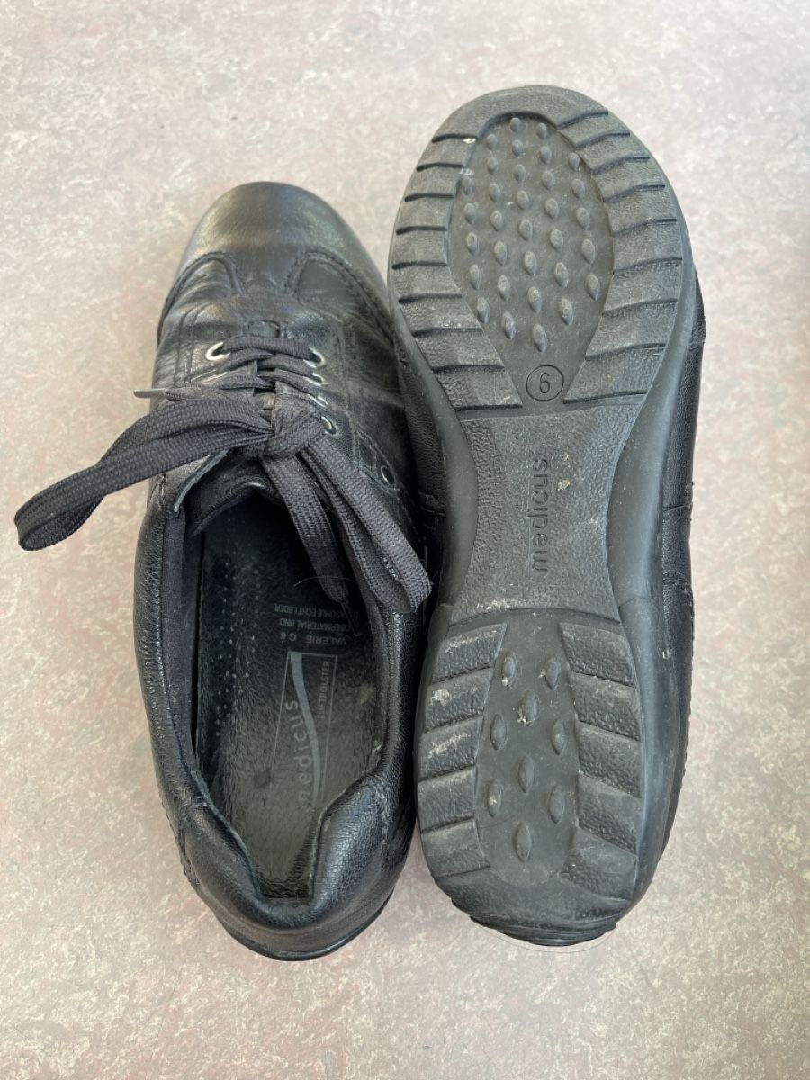 Scarpe da uomo: Schwarze Medicus Schuhe, Gr. 39 – Usato da Wiggen venduto da Zauber_fee 2