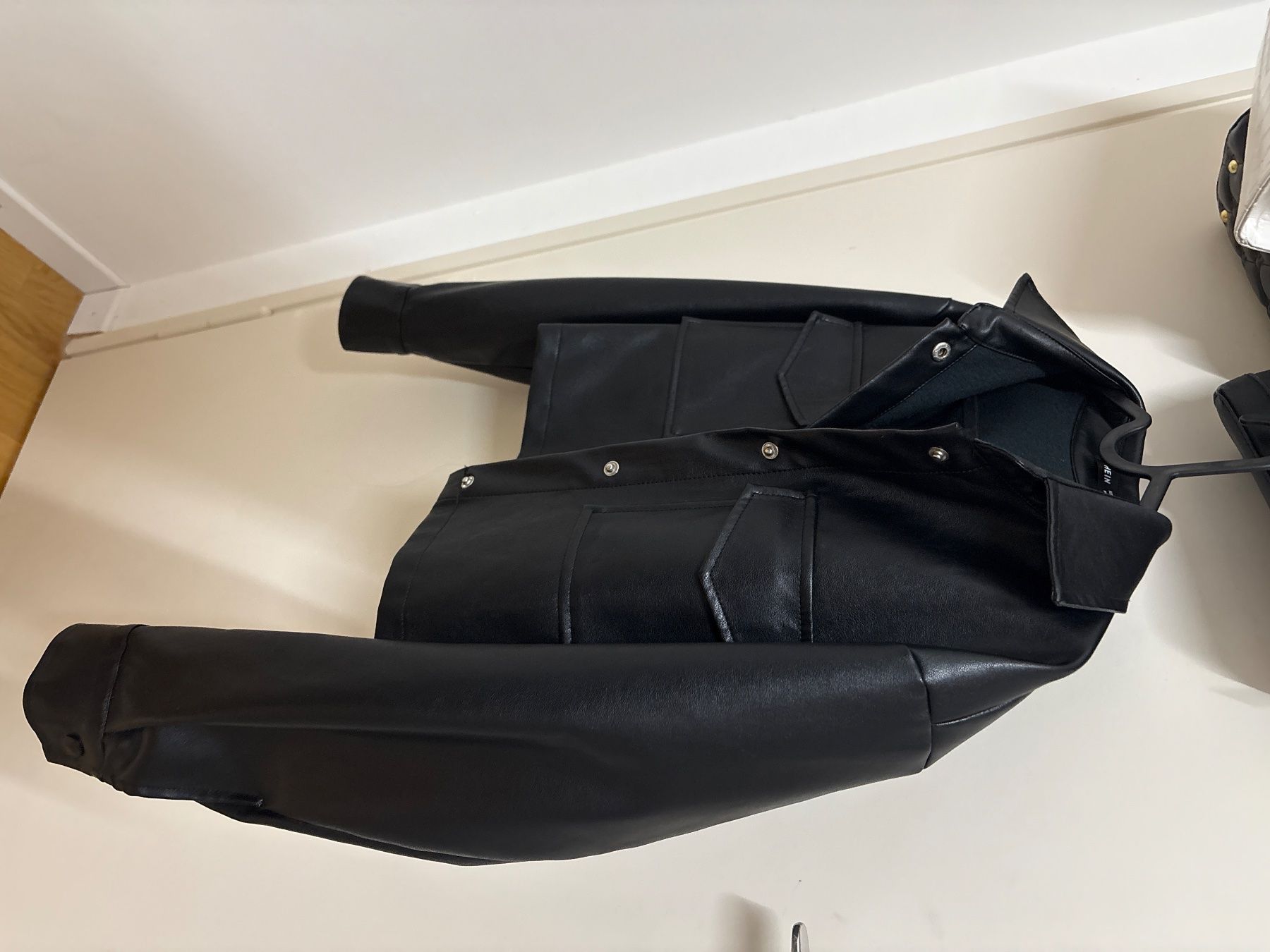 Jacken: Schwarze Lederjacke in XS! – Gebraucht aus Biel/Bienne von ami_gjv7 1