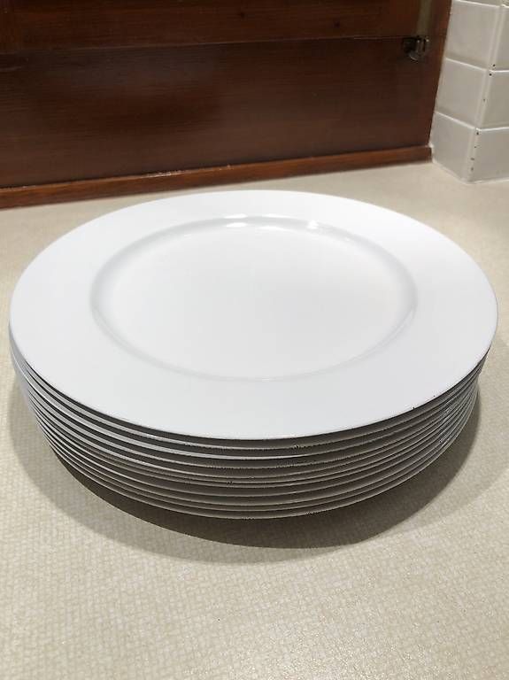 Piatti: 11 Stk. Platzteller aus Kunststoff, 33 cm – Usato da Uster venduto da Cammie