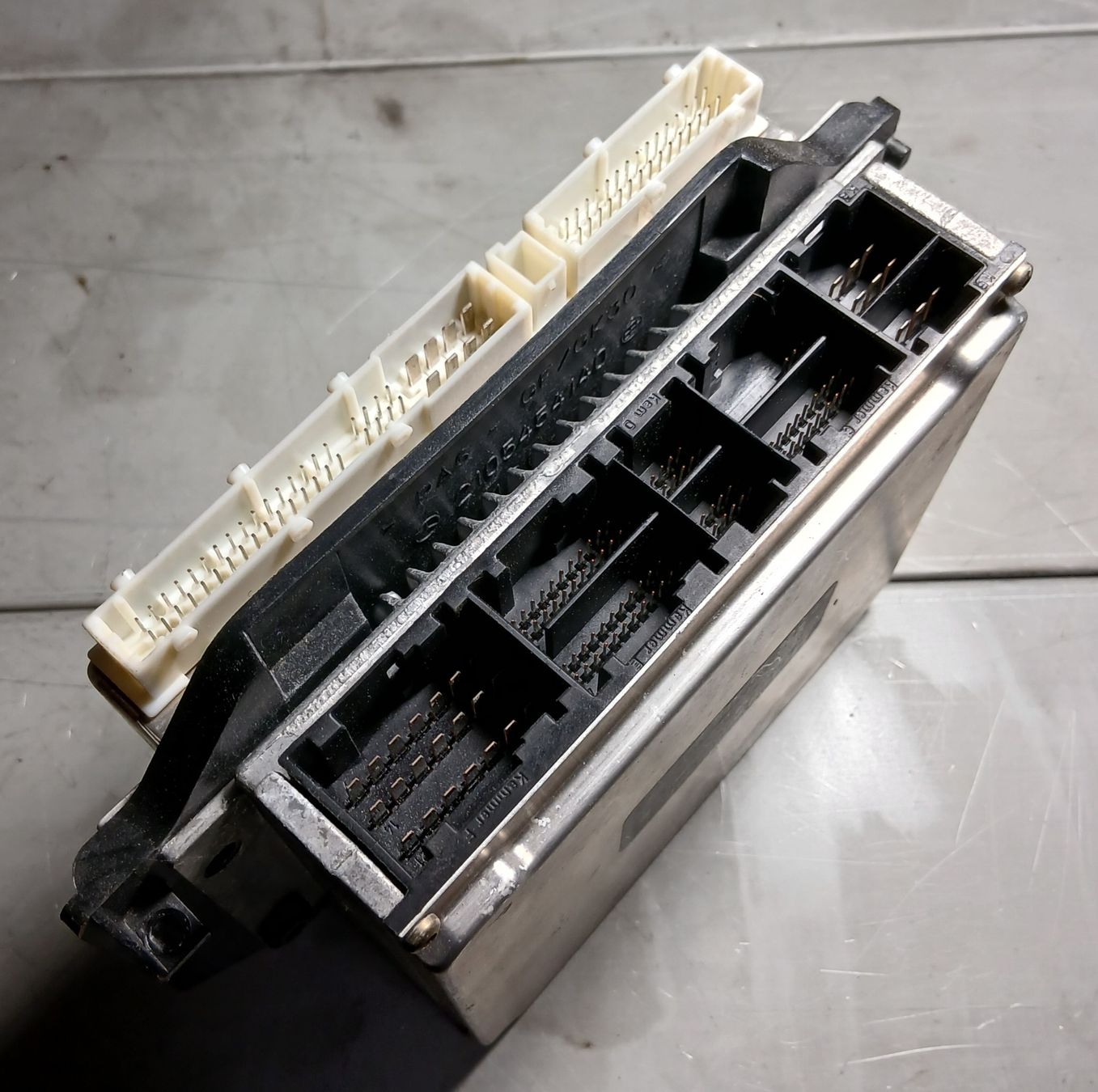 Mercedes-Benz Tutti pezzi di ricambio auto: ECU Mercedes E320 W211 – Usato da la heutte venduto da Auto-stock 2