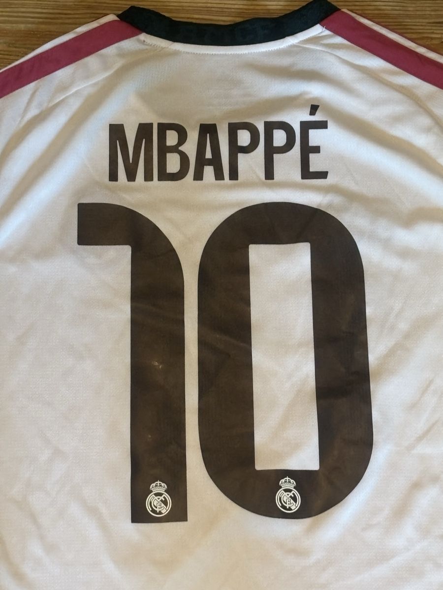 Real Madrid Canottiere & Pantaloni: Real Madrid Trikot Mbappe Grösse M – Nuovo (secondo la descrizione) da Sirnach venduto da Fabrice--_-- 3