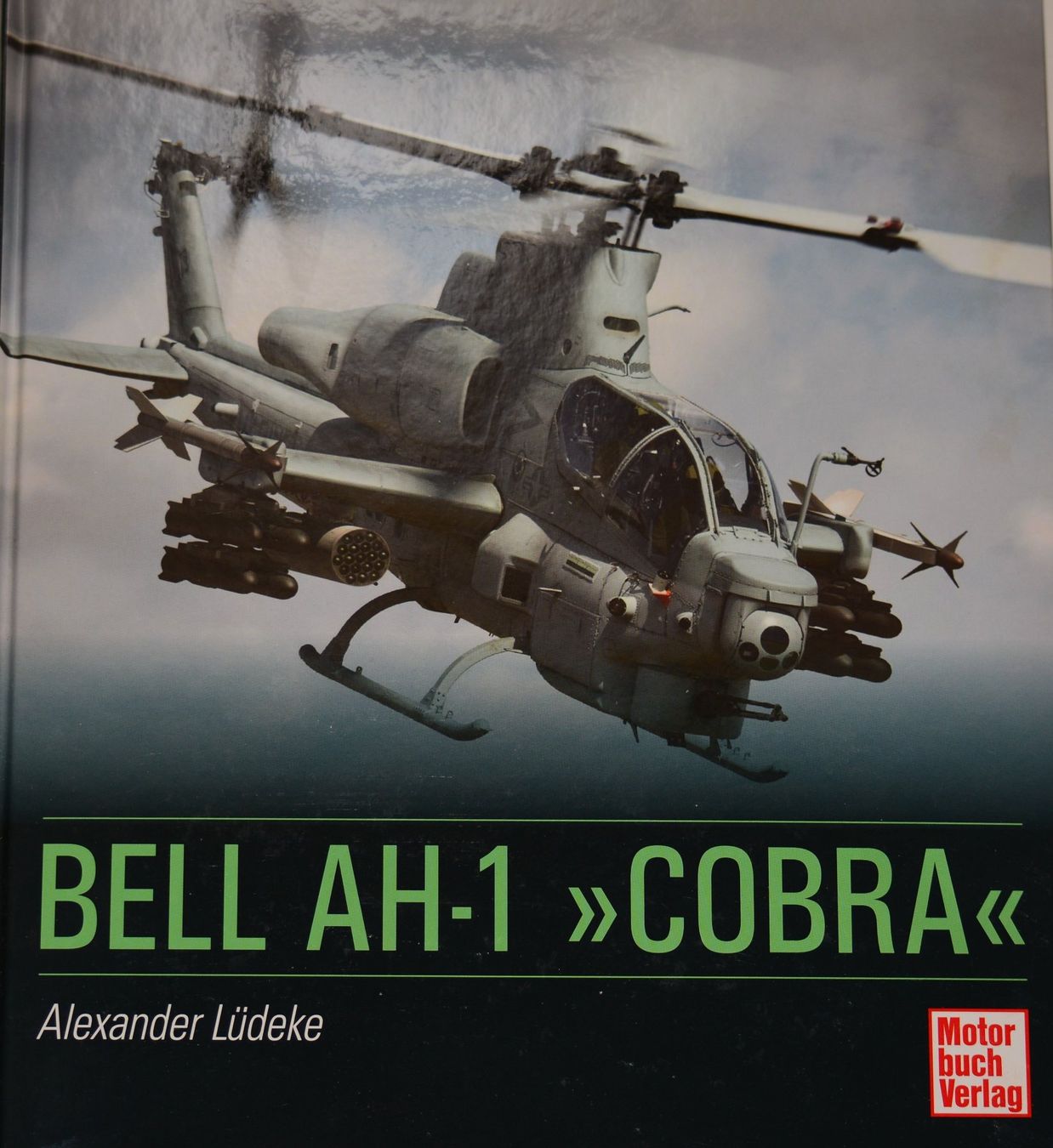 Libri: Buch Bell AH-1 Cobra – Nuovo e nell'imballaggio originale da Basel venduto da Dogana