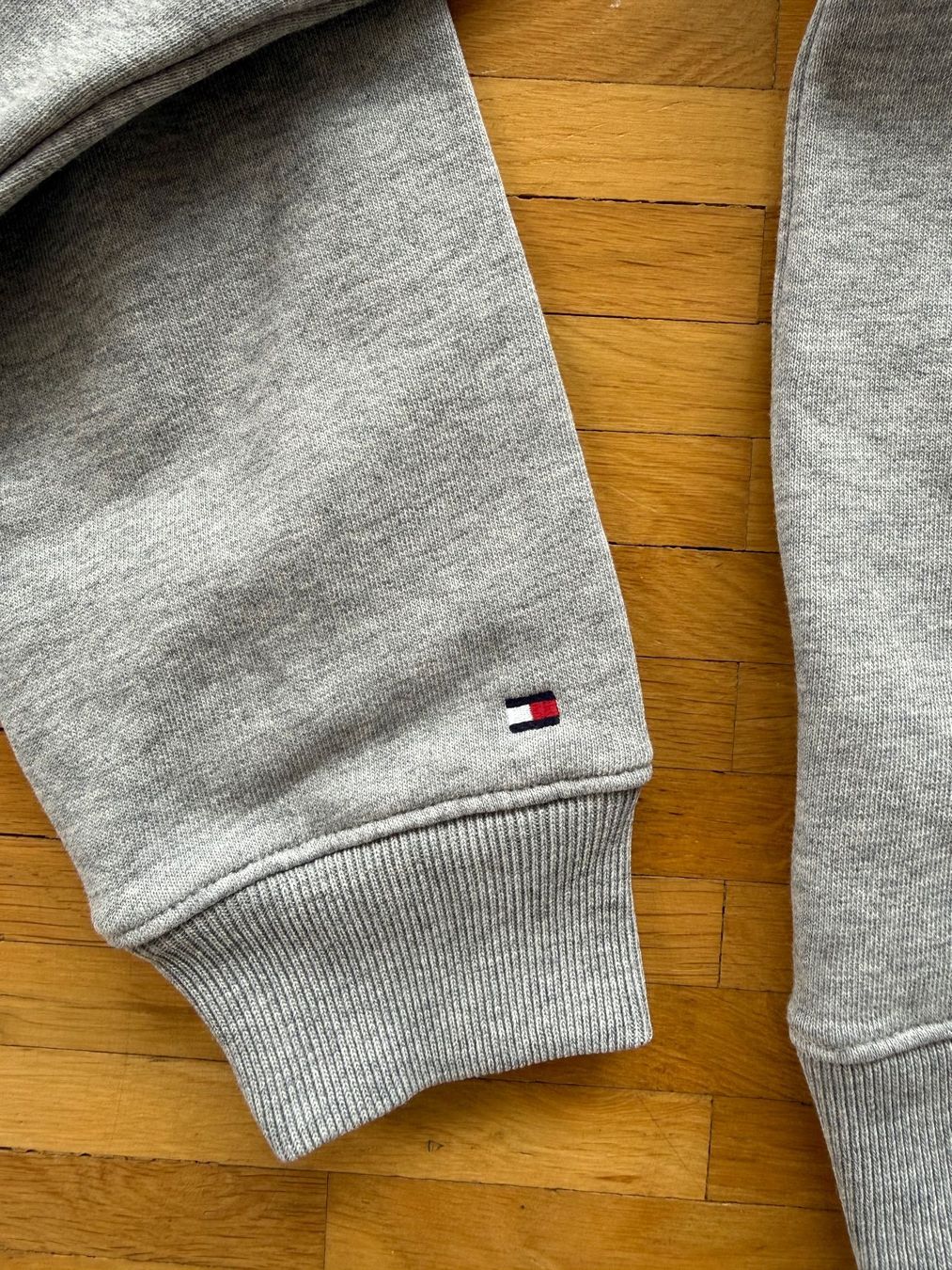 Tommy Hilfiger Maglioni & Felpe: Grauer Tommy Hilfiger Pullover Gr. S – Usato da Wangen SZ venduto da harrell 4
