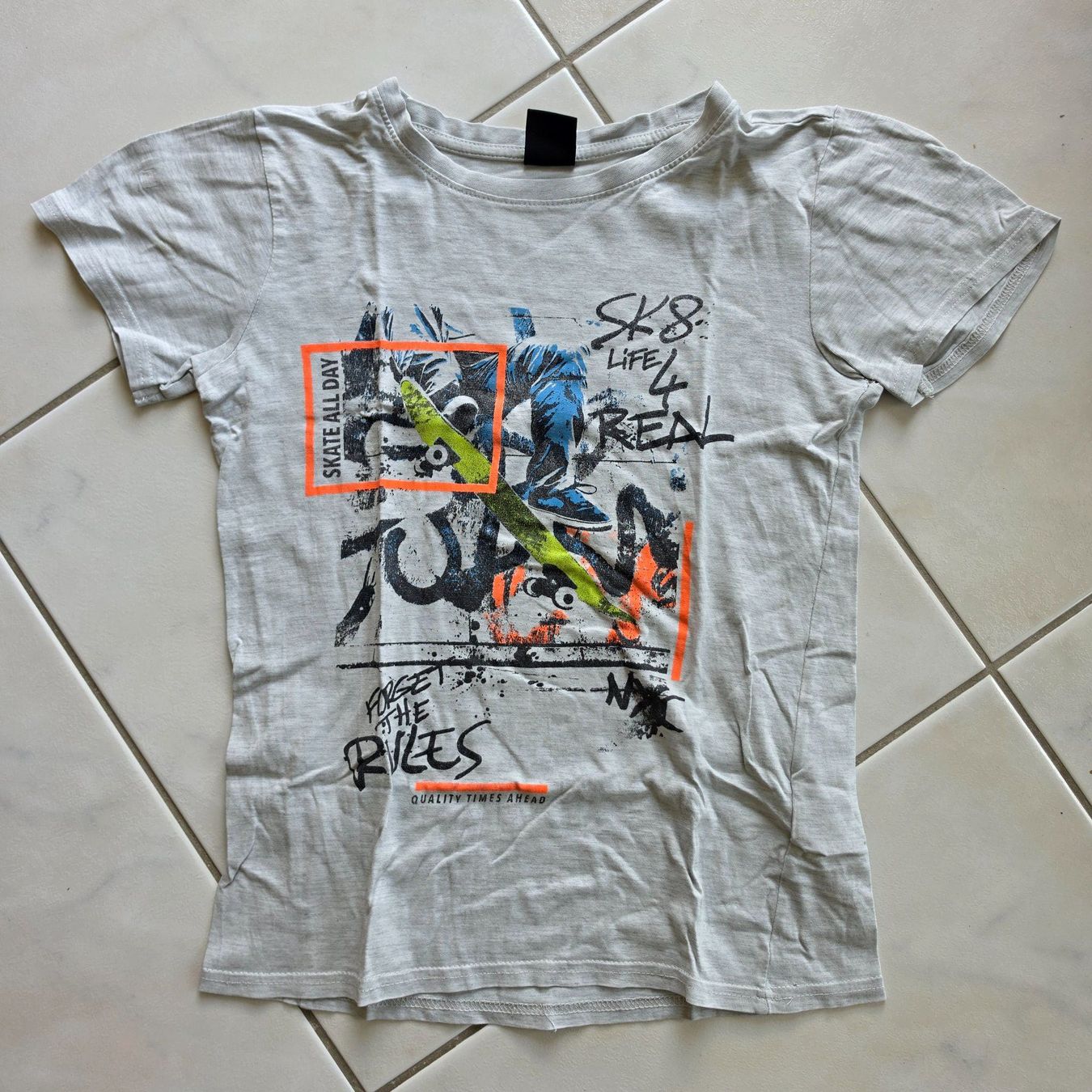 Hemden, T-Shirts & Polos: Lässiges graues T'Shirt Gr. 146/152 – Gebraucht aus Arth von Africa44