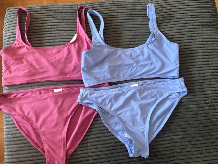 2 Bikinis