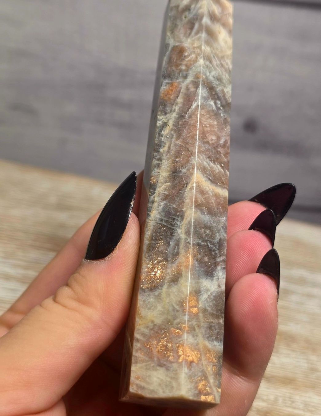 Minerali & Pietre curative: Mondstein Obelisk mit blauem Flash E 122g – Nuovo e nell'imballaggio originale da Matzingen venduto da Shay_Crystalz 2