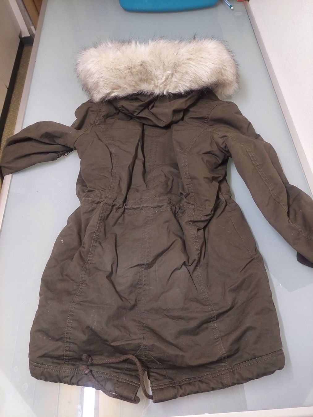 Cappotti: Parka mit abnehmbarem Kunstfell Kaputze – Usato da Unterbäch VS venduto da Nifadi 1