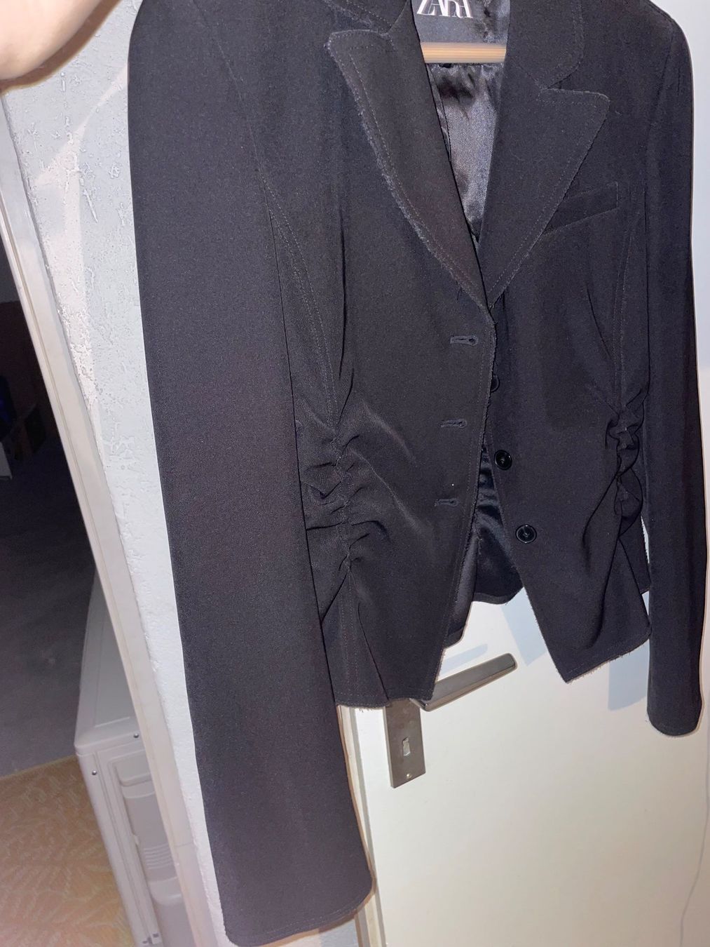 Zara Giacche: ALLES RAUS Blazer mit Raffung – Usato da Kloten venduto da simones.thriftshop 3