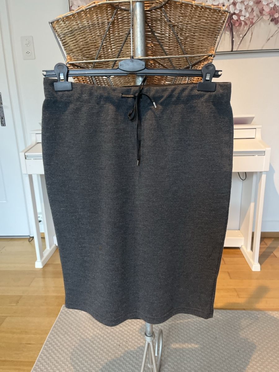 Opus Gonne: Opus Strickrock, Bleistiftrock, grau, 40 – Usato da Solothurn venduto da Bobesch08
