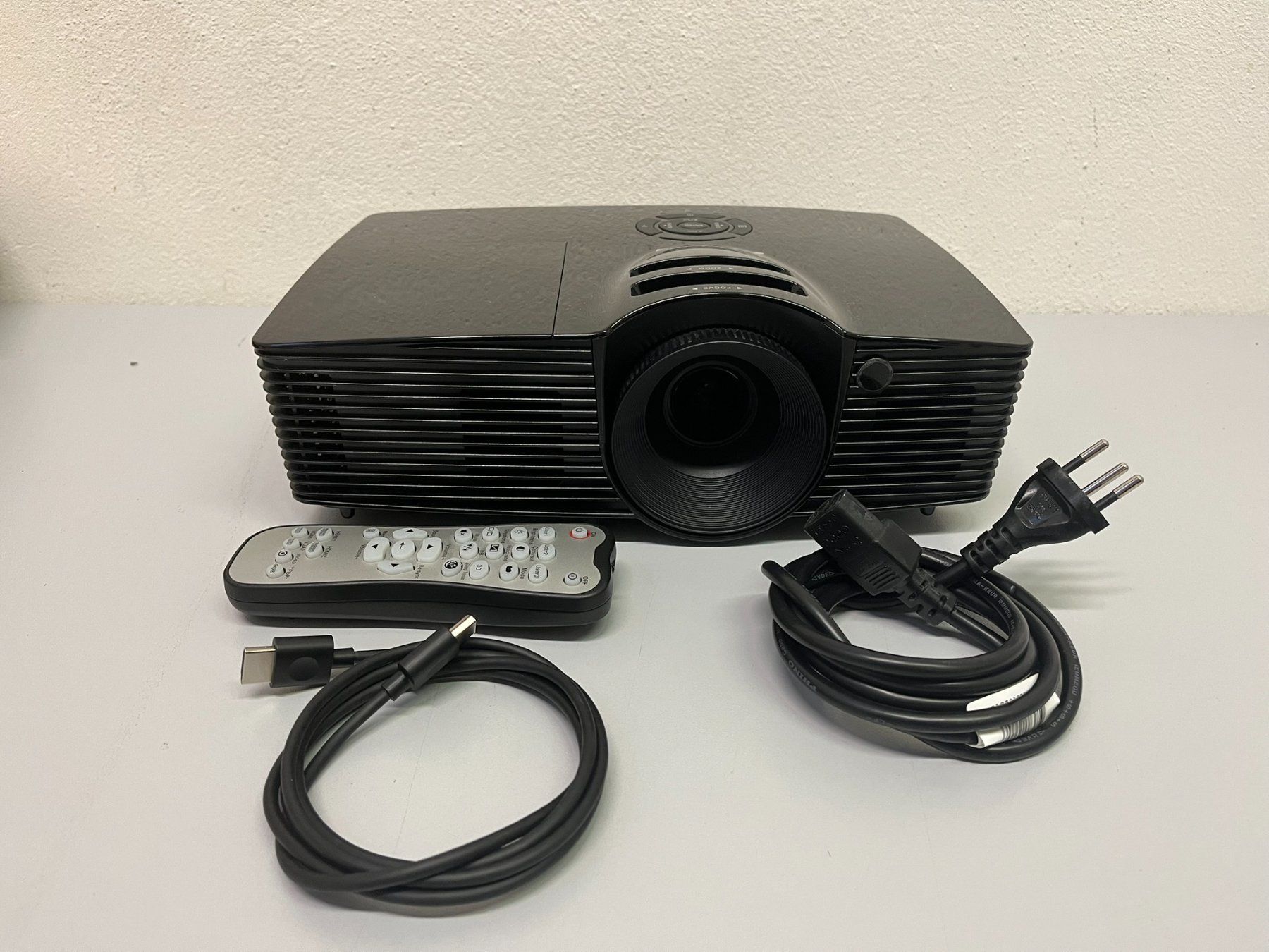 Proiettori: Optoma HD141X Projector – Usato da Hochdorf venduto da av-electronics