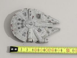 Star Wars Millennium Falcon Modell gebraucht 8 cm gross
