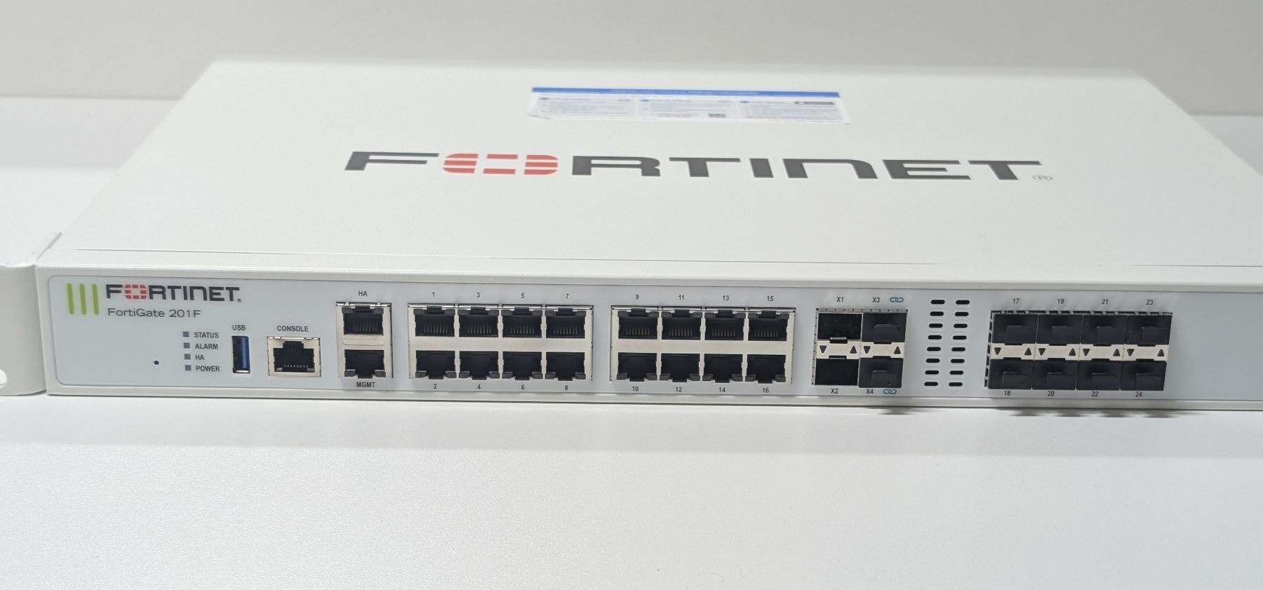 Fortinet | Fortigate 201F | 1/2 (Gebraucht) in St-Légier-Chiésaz für ...