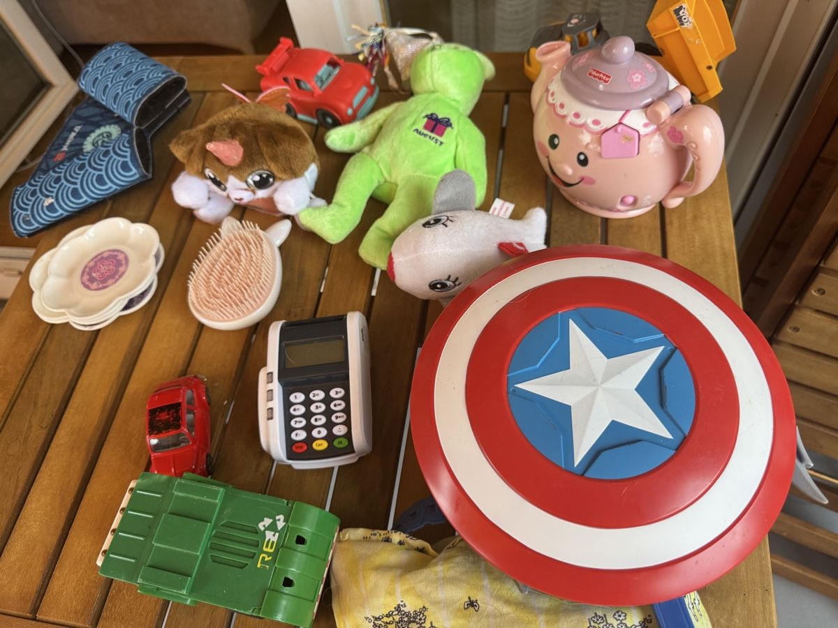Giocattoli: Assorted toys – Usato da Lausanne venduto da per_nd75