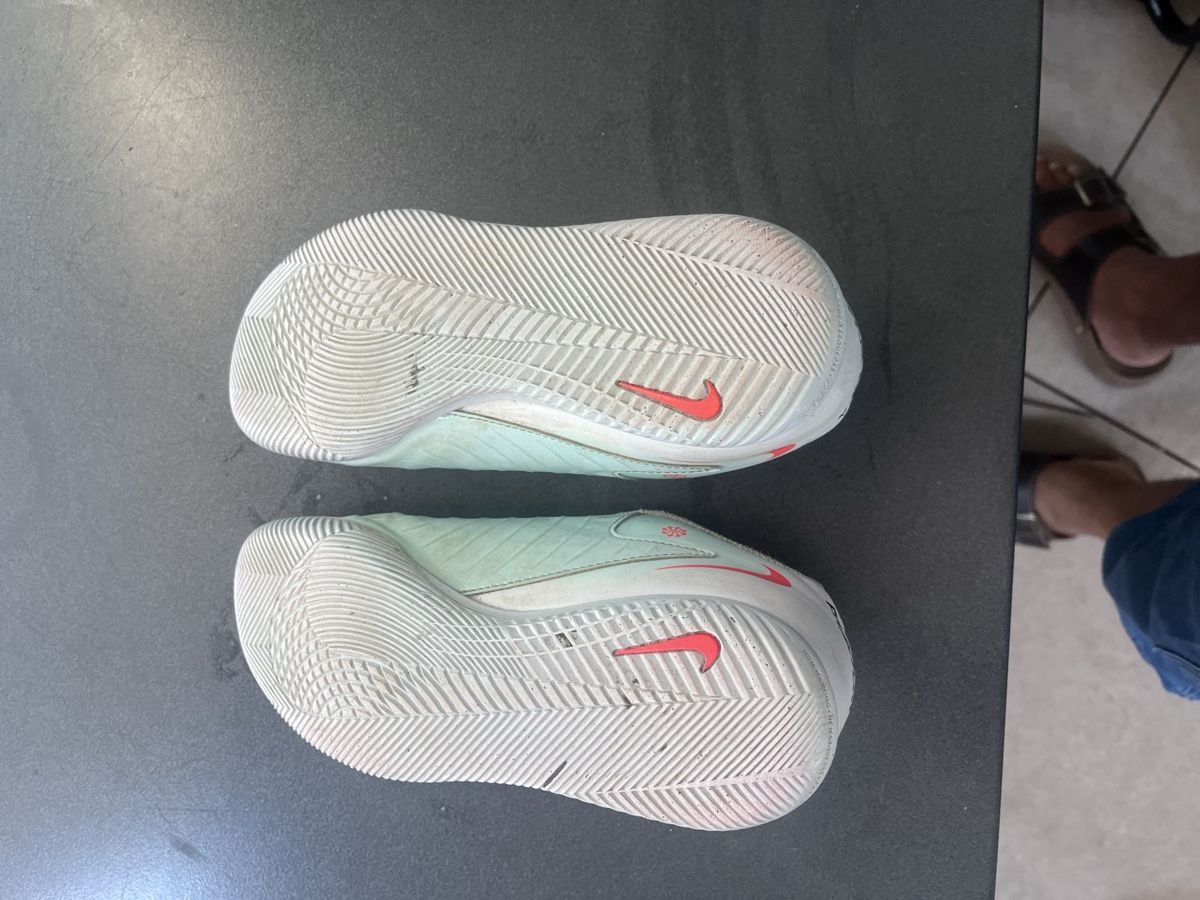 Nike Scarpe per ragazzi: Fußball Halle Schuhe  – Usato da Luzern venduto da lizamch 1