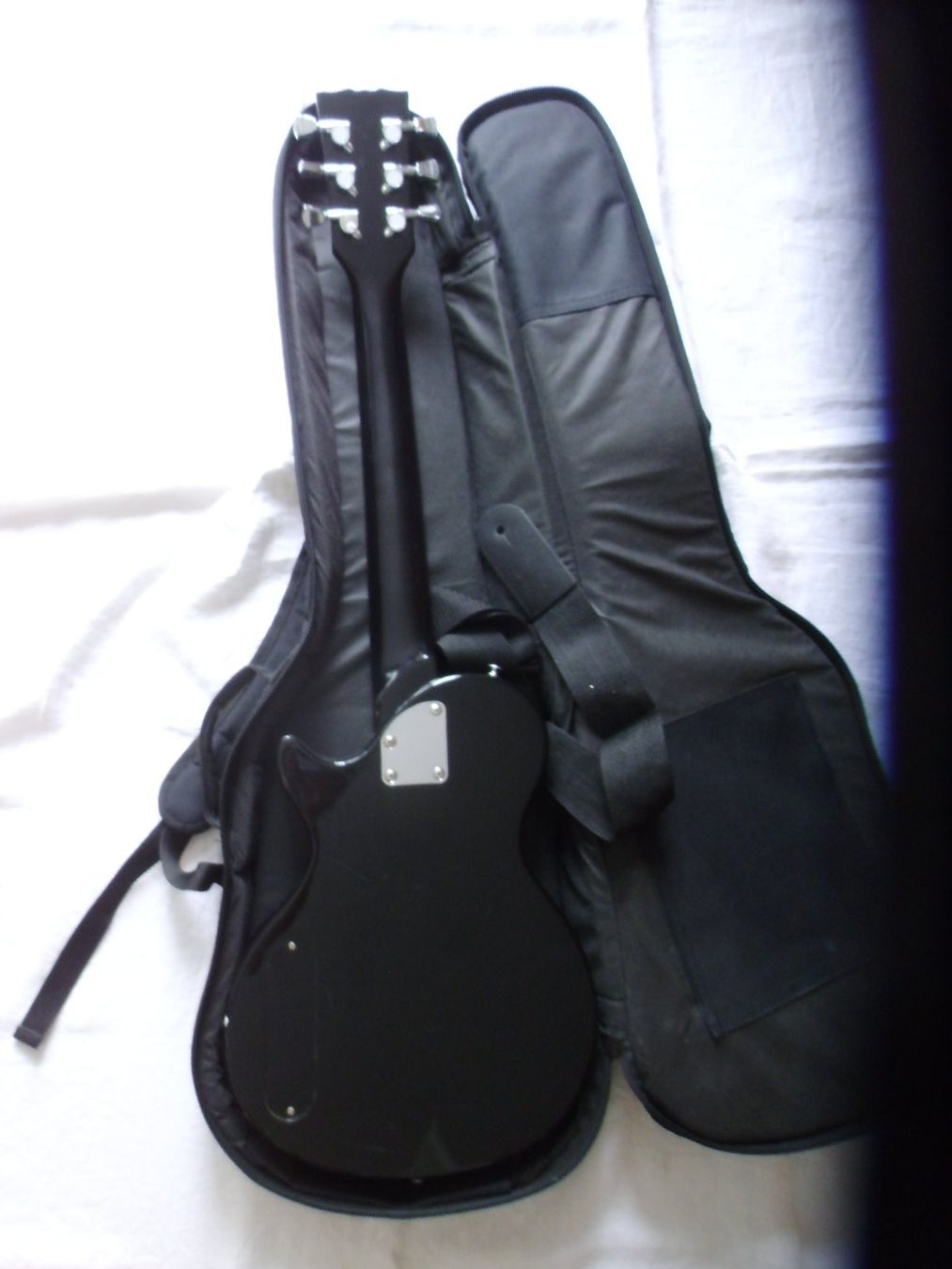 Strumenti musicali: Gitarre Harly Beneton, schwarz, E-Gitarre – Usato da Walenstadt venduto da Pluisa 3