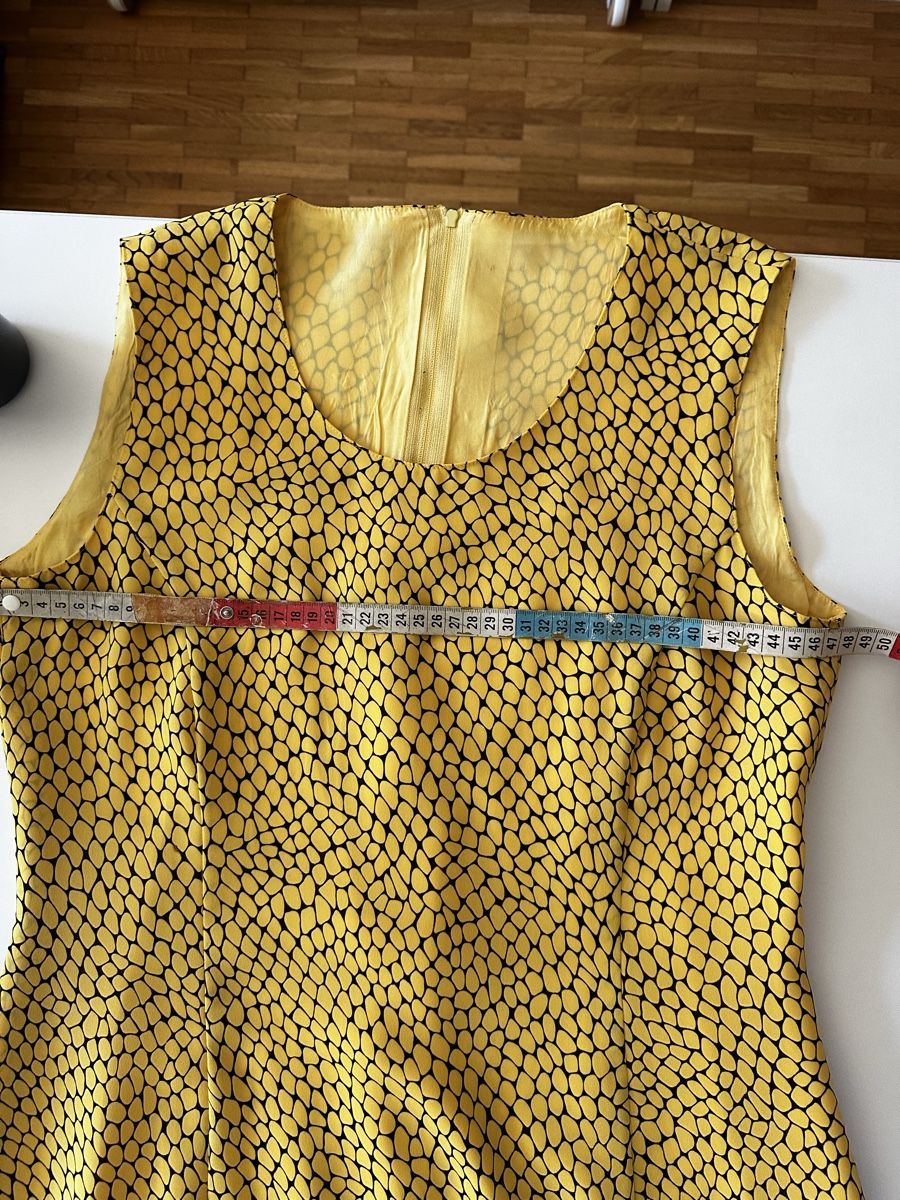 Vestiti: Robe jaune sans manches imprimé serpent taille 40 42 – Usato da Châtelaine venduto da Alexandra.jankowski 6