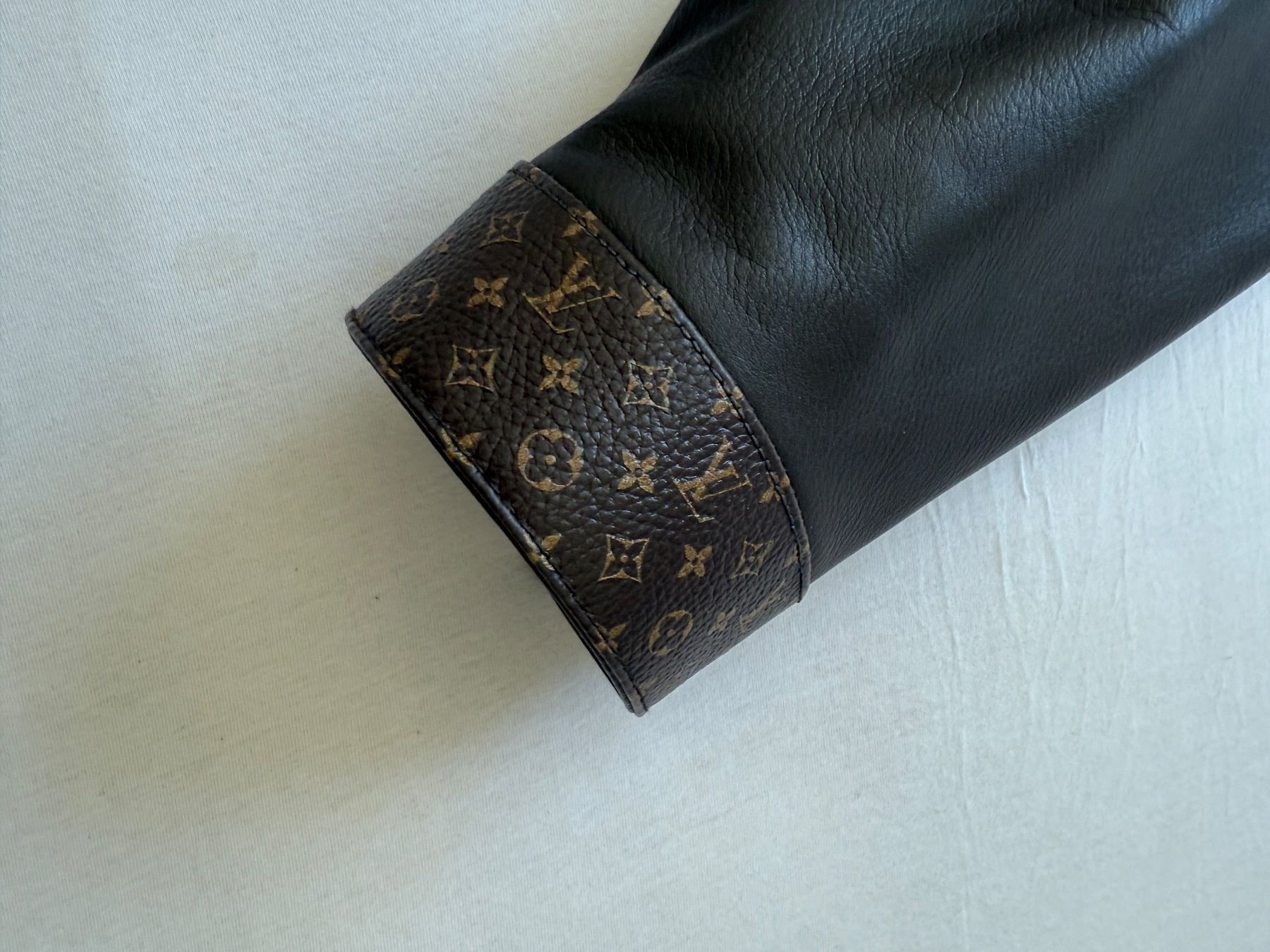 Louis Vuitton Giacche: Giacca in pelle sfilata Louis Vuitton – Nuovo (secondo la descrizione) da Giubiasco venduto da mat_n8k5 5