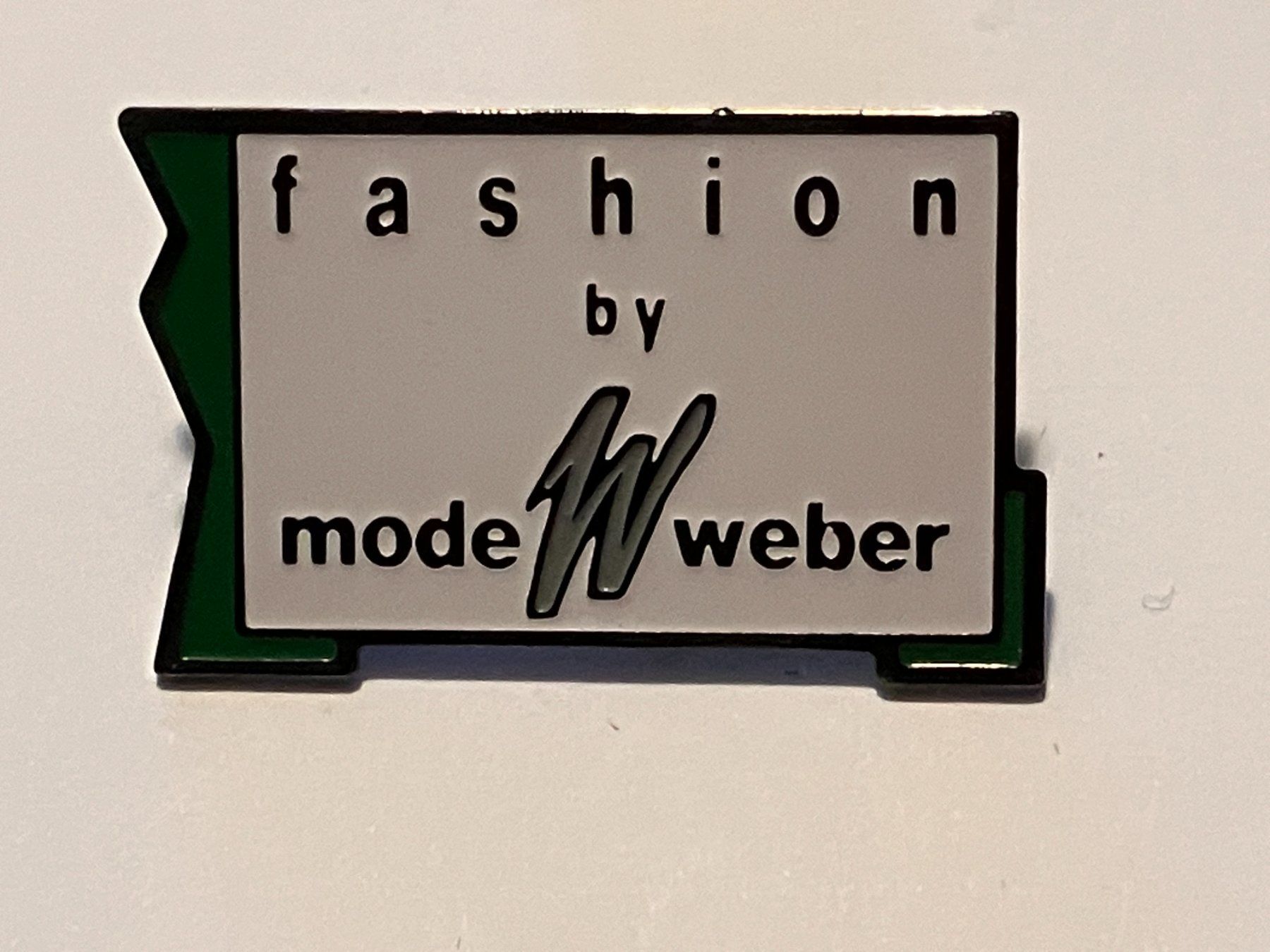 Placchette & Badge: 1 Pin Fashion by Mode Weber – Usato da Basel venduto da djwwpp
