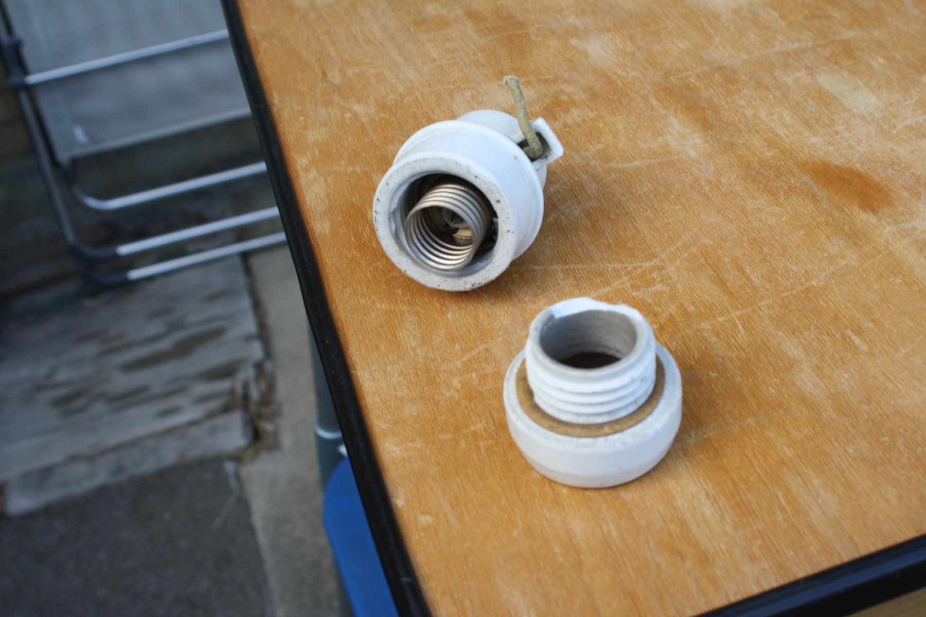 Lampade: ALTE LAMENFASSUNG STALLLAMPE – Usato da Wauwil venduto da Pneuedy 4