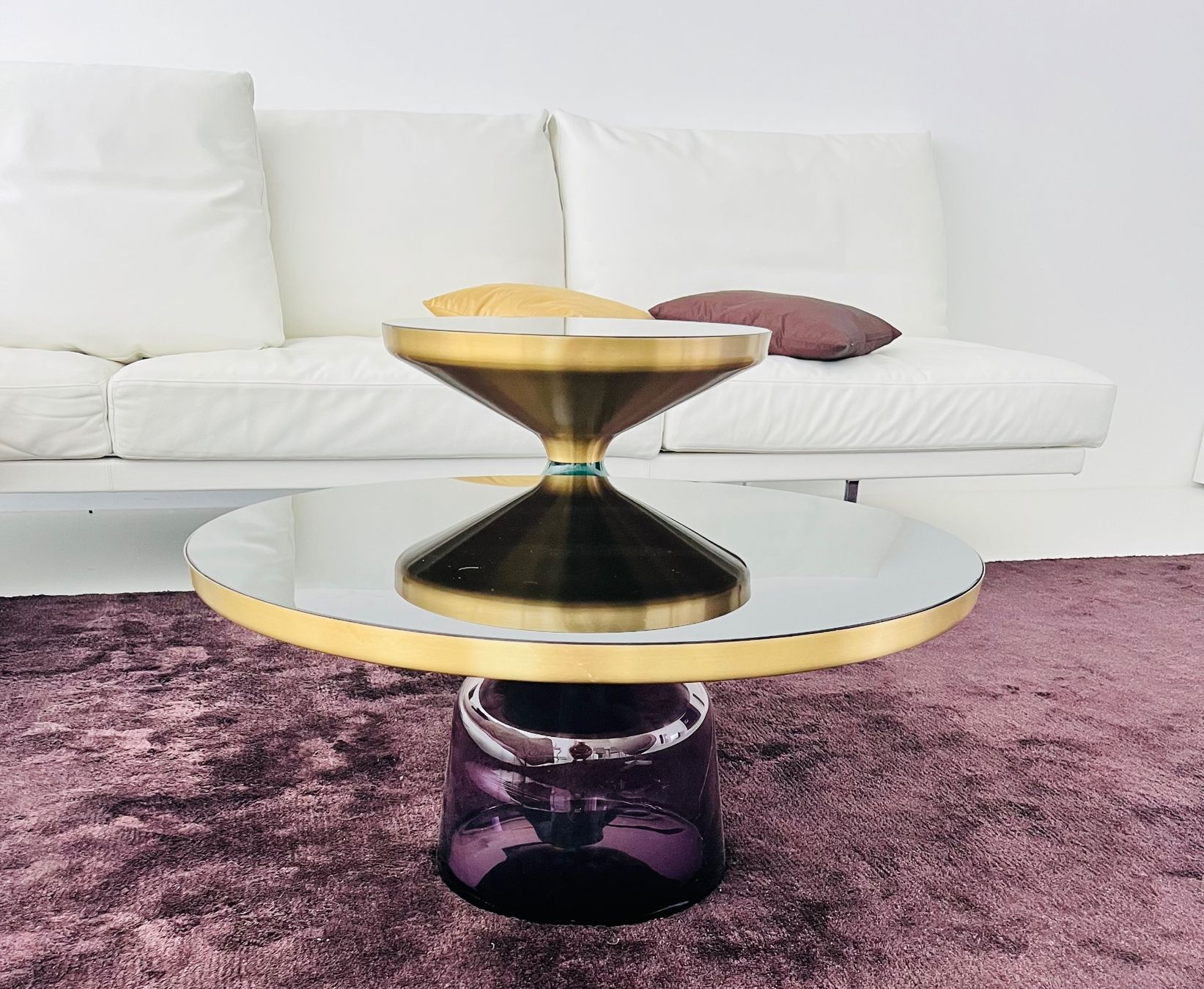 Set di tavolo e panche: 2xClassiCon Bell Table - Sebastian Herkner, Amethyst&Smaragd – Usato da ZUG venduto da sch_xpf5 4