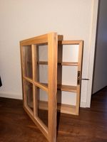 Schönes Massivholz-Vitrinenschränkli mit Schlüssel
