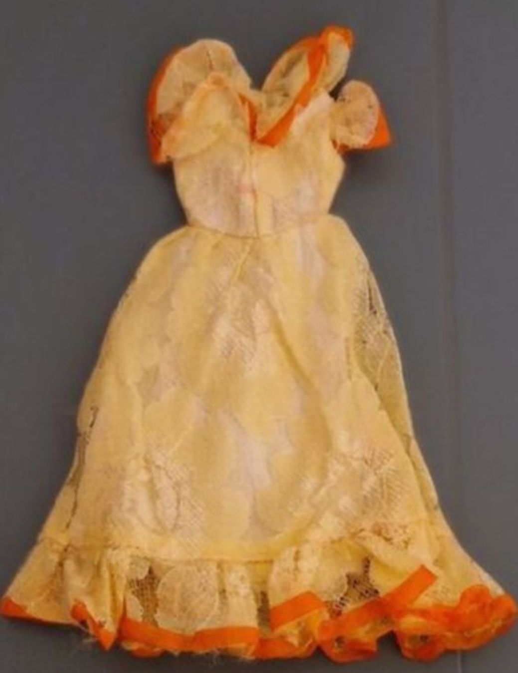 Bambole: Robe pour Barbie – Usato da Couvet venduto da Pioune