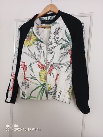 Jacke mit Blumenmuster