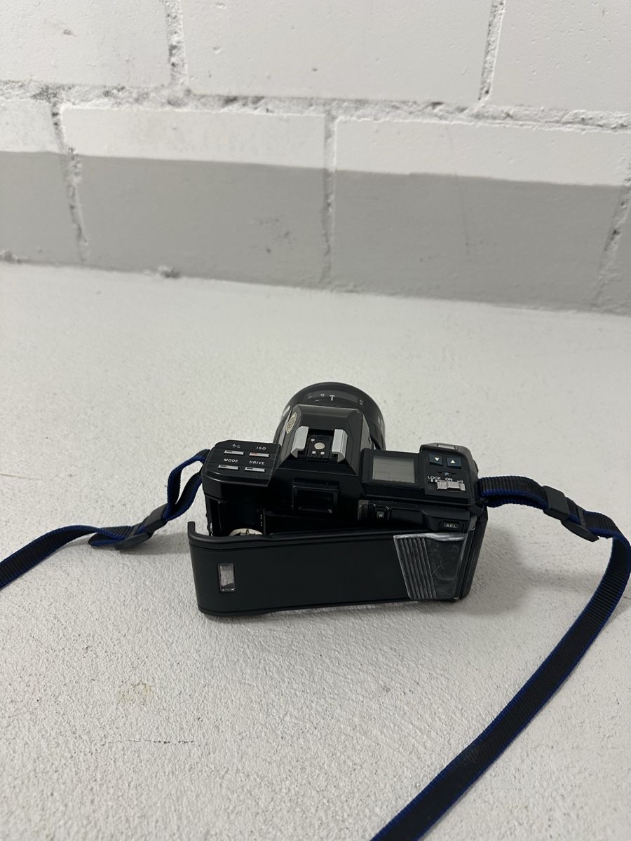 Minolta Appareil photo: Minolta 7000 Spiegelreflexkamera mit Objektiv ab1.-  – Défectueux à Liestal par forty-four_shop 7