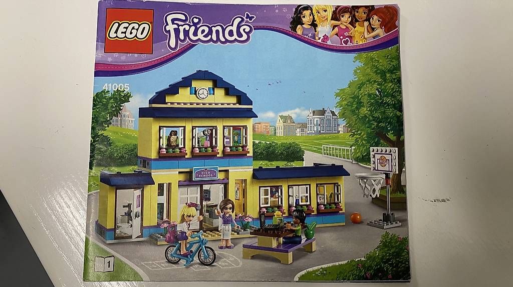 Spielzeuge: Lego Friends 41005 Heartlake Schule – Gebraucht aus Pfungen von stigi72