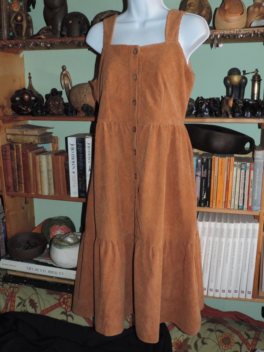 Vestiti: jolie robe cotelée brun camel – Usato da Genève venduto da Axelle333 1