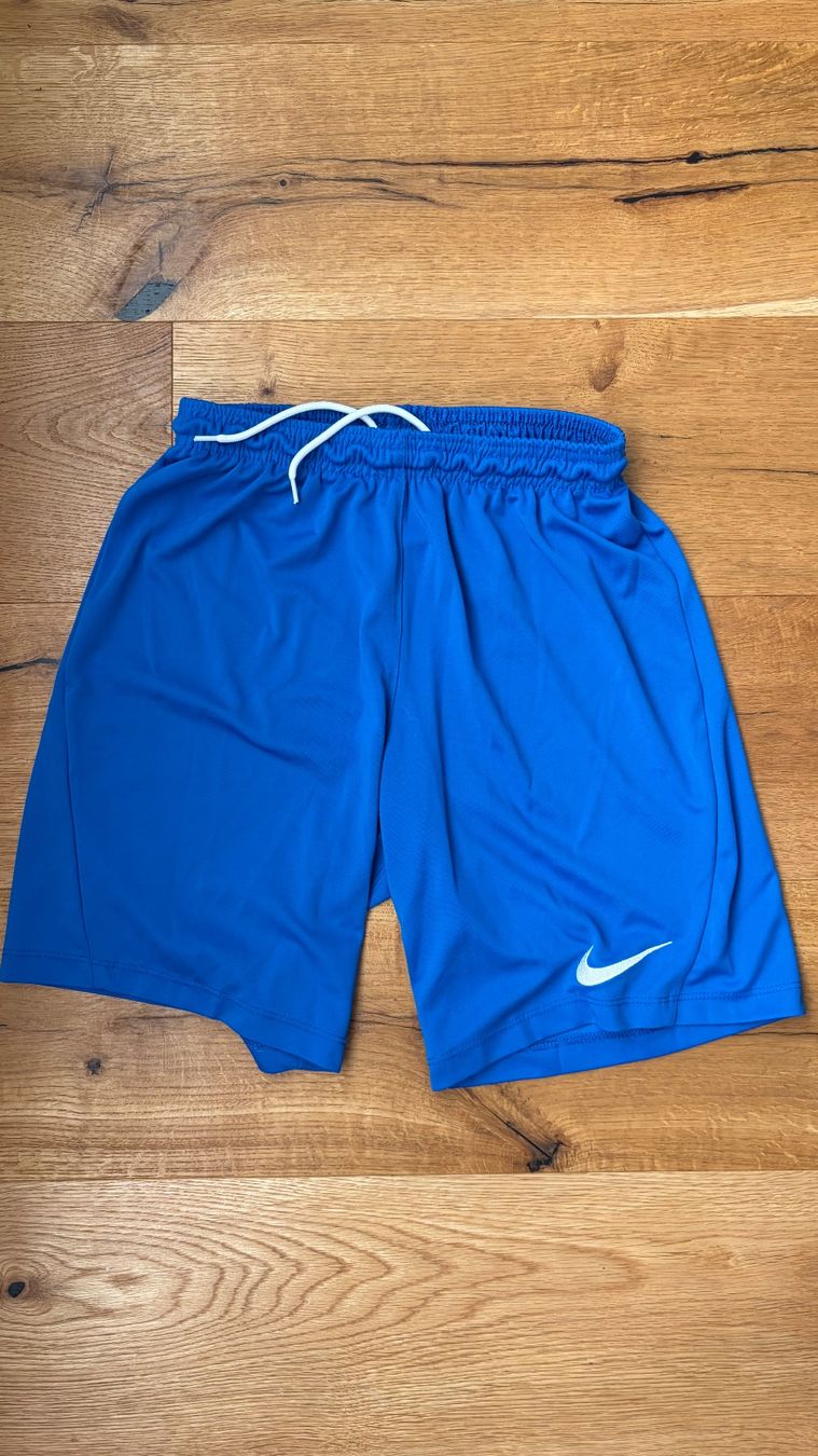 Nike Pantaloni: Nike Shorts Gr. 11-12 J. – Usato da Volketswil venduto da Irkasha